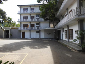 Отель Paradise Inn  Канди